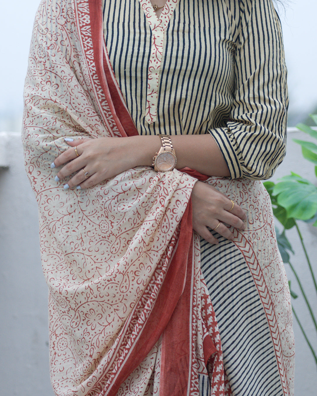 Simple V-neckline beige suit set | Aika the label