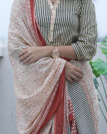 Simple V-neckline beige suit set | Aika the label