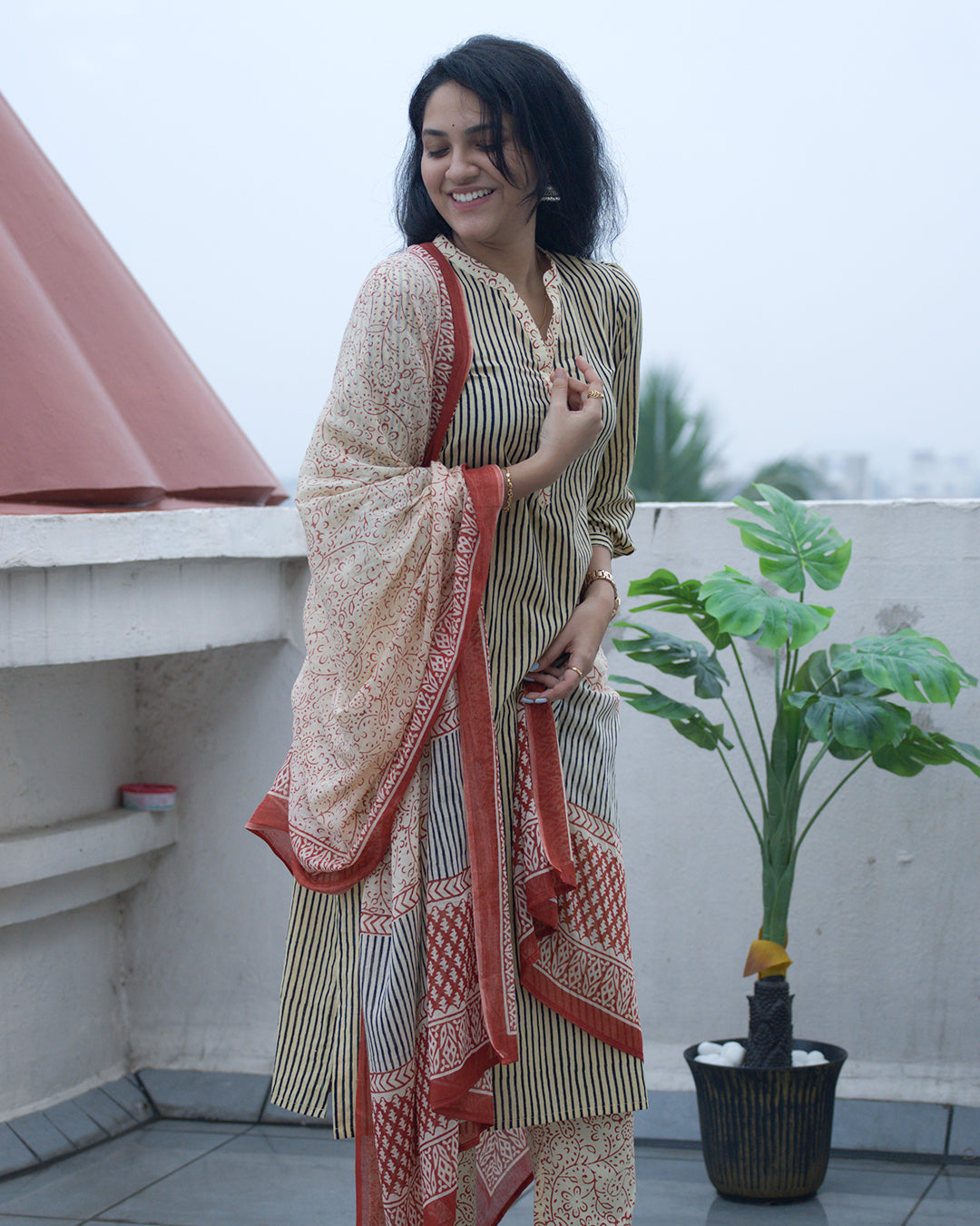 Simple V-neckline beige suit set | Aika the label