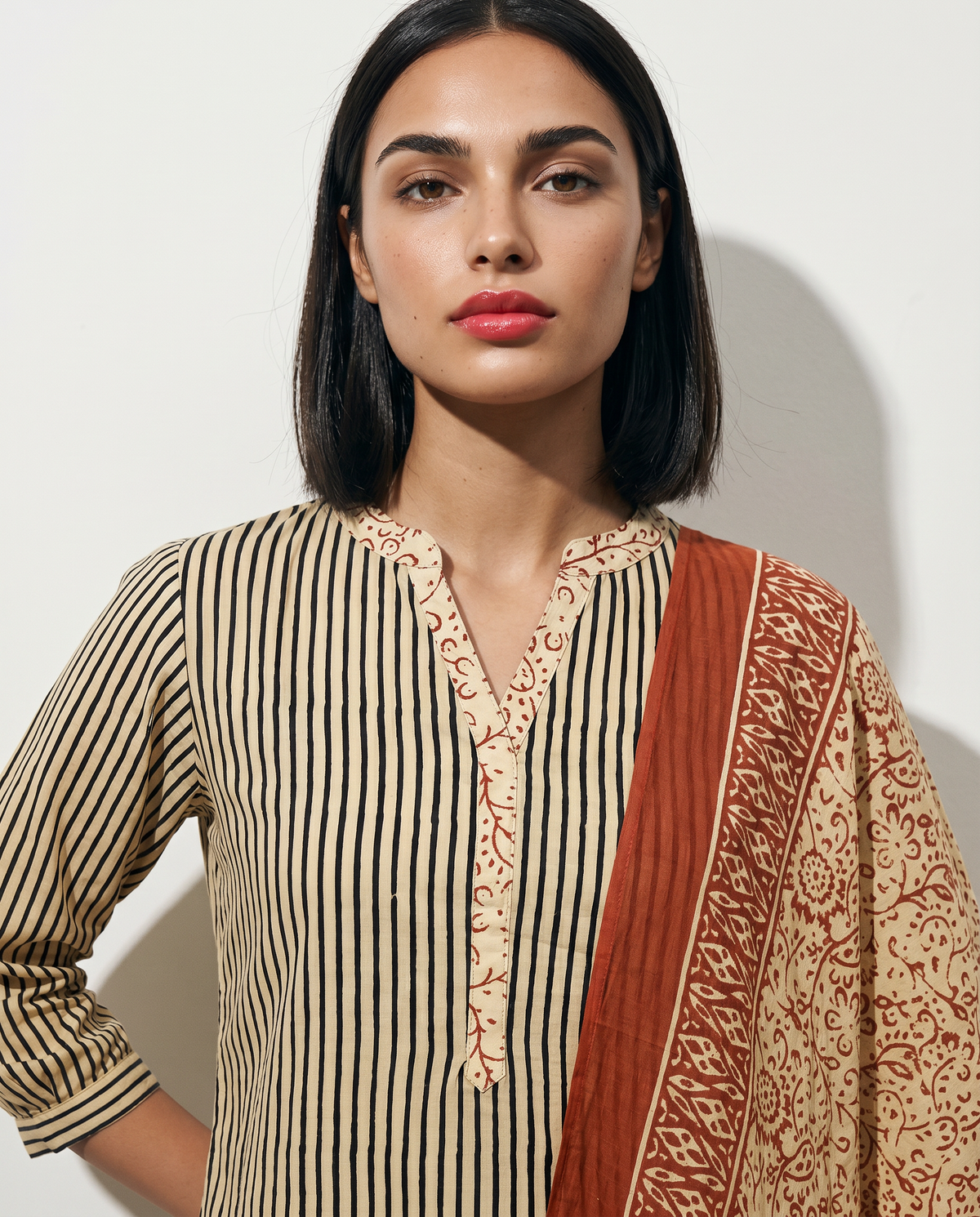 Simple V-neckline beige suit set | Aika the label