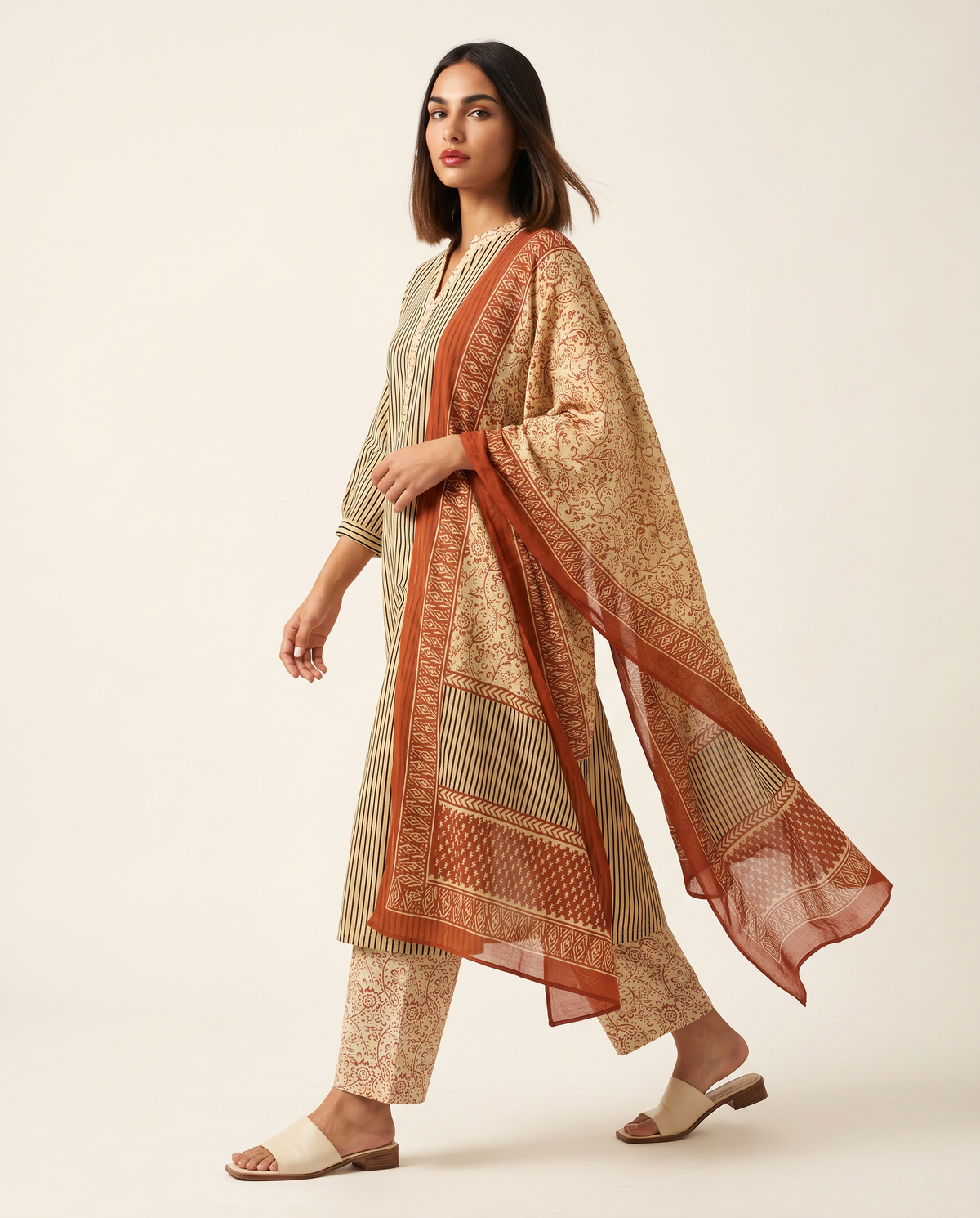 Simple V-neckline beige suit set | Aika the label