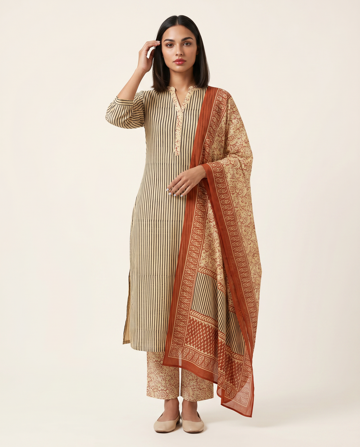 Simple V-neckline beige suit set | Aika the label
